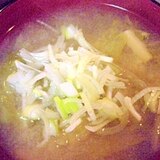 白菜と高野豆腐のお味噌汁